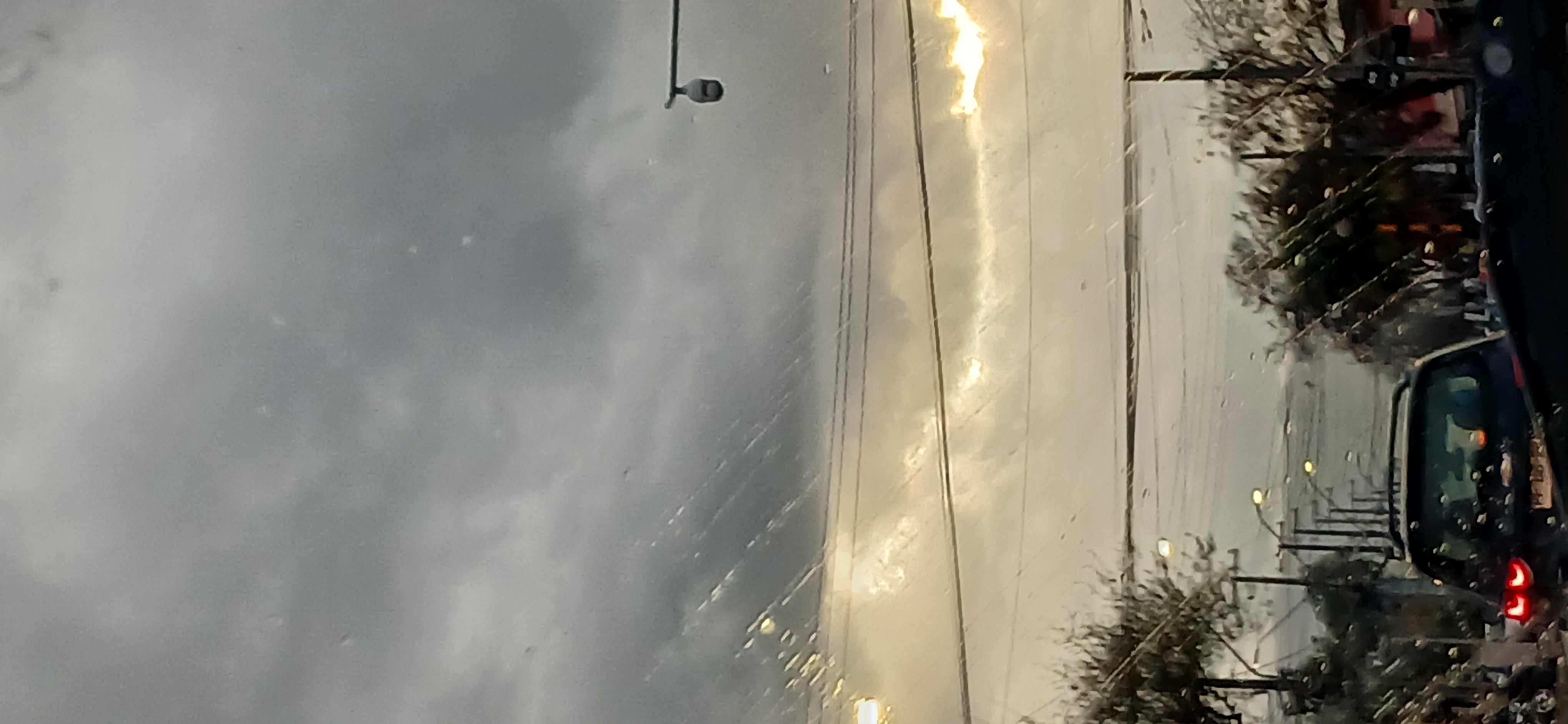 La lluvia no dejará pasar al sol — foto de @vero_molhen@hotmail.com en el concurso de Fotomica