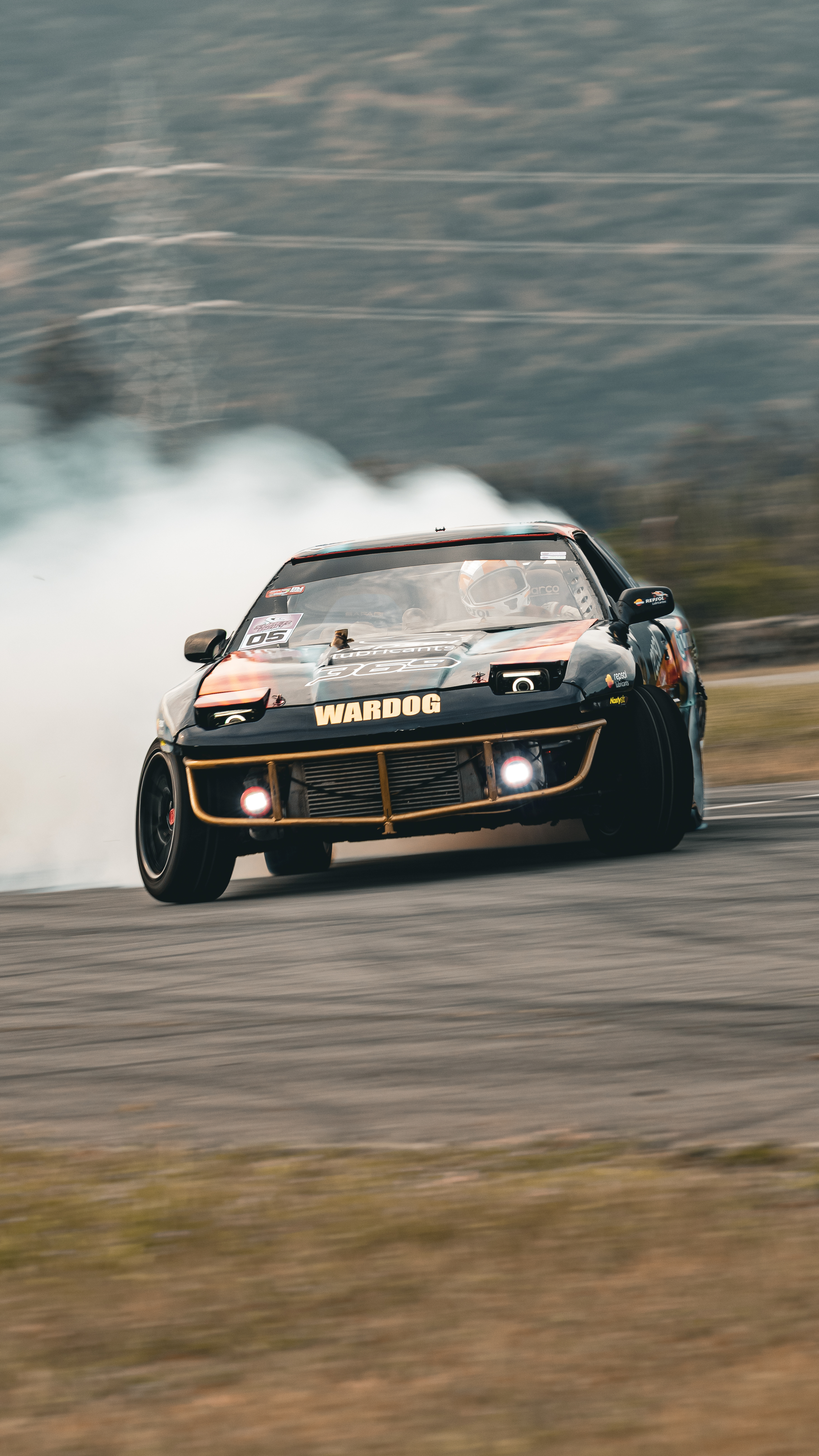 Creando nubes en la pista  — foto de @silver_corsa_e en el concurso de Fotomica